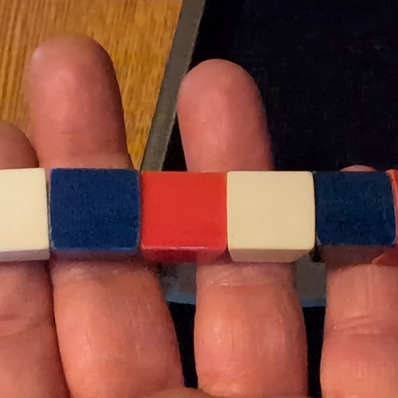 Red White Blue Expansion Stretch Bracelet Chunky Vintage Plastic - Picture 2 of 3